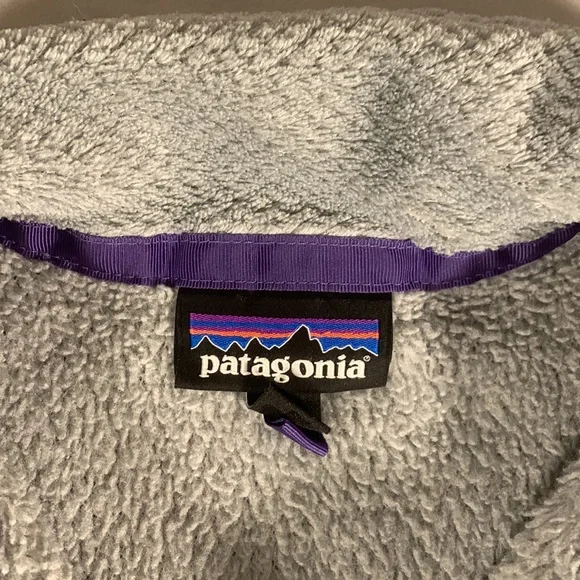 🚫🚫SOLD🚫🚫 Gray Patagonia with Purple Accents - Picture 4 of 8